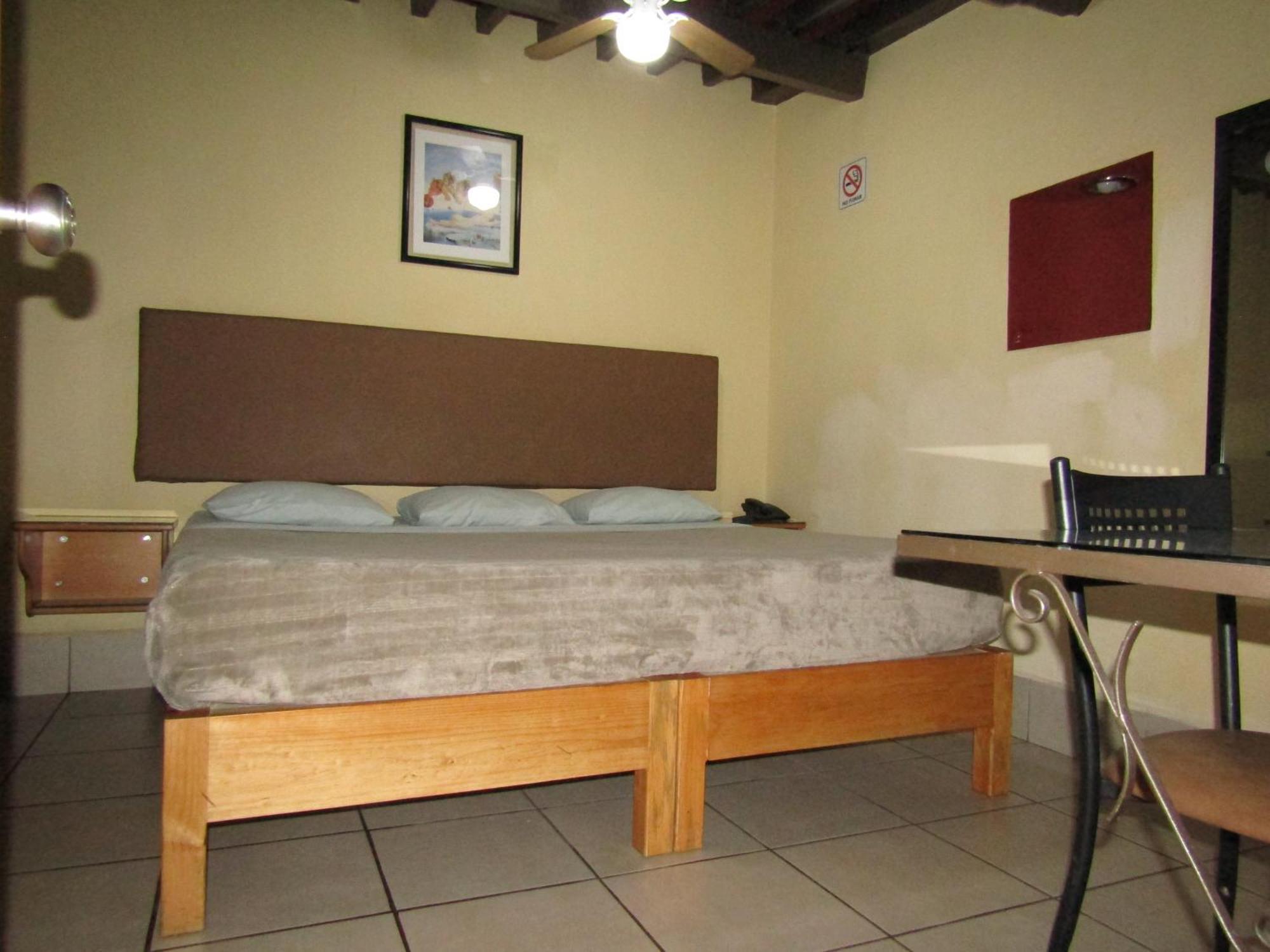 Hotel 1973 San Luis Potosí Buitenkant foto